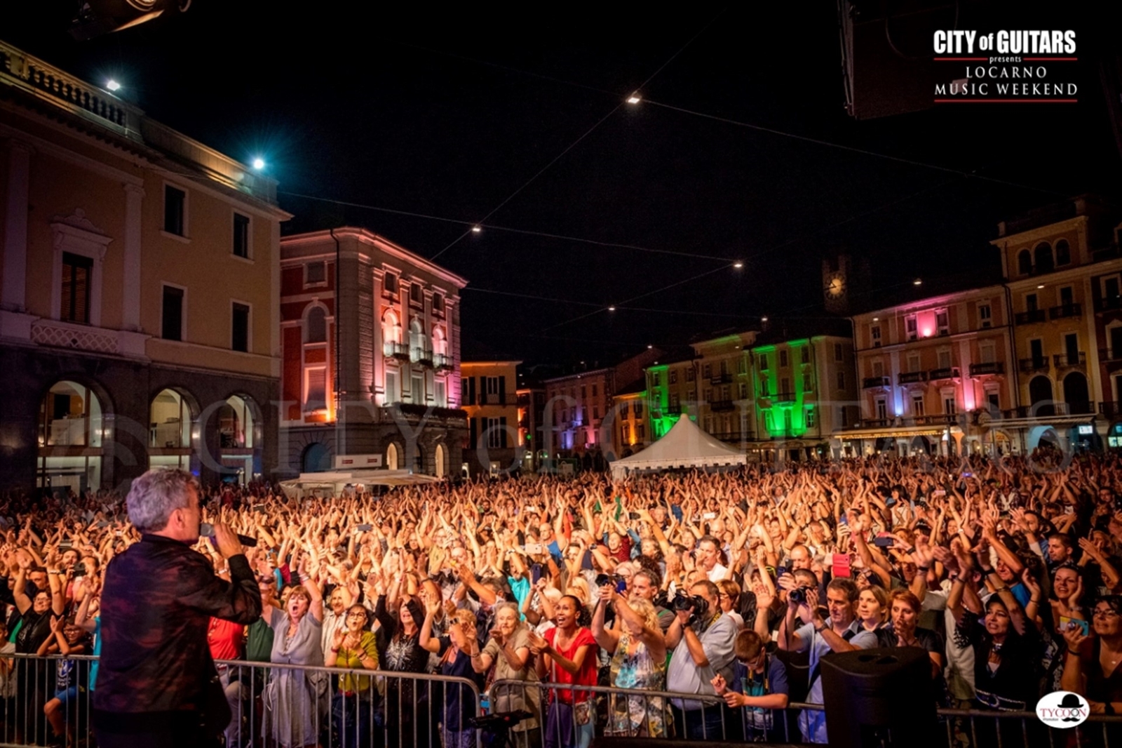 Piazza Grande in delirio per City of Guitars!